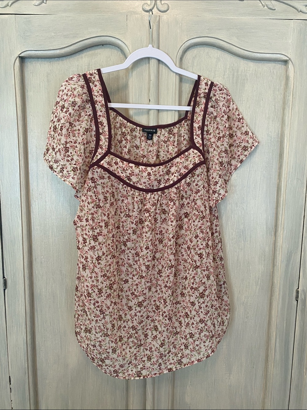 Floral Scoop Neck Blouse with Burgundy Trim